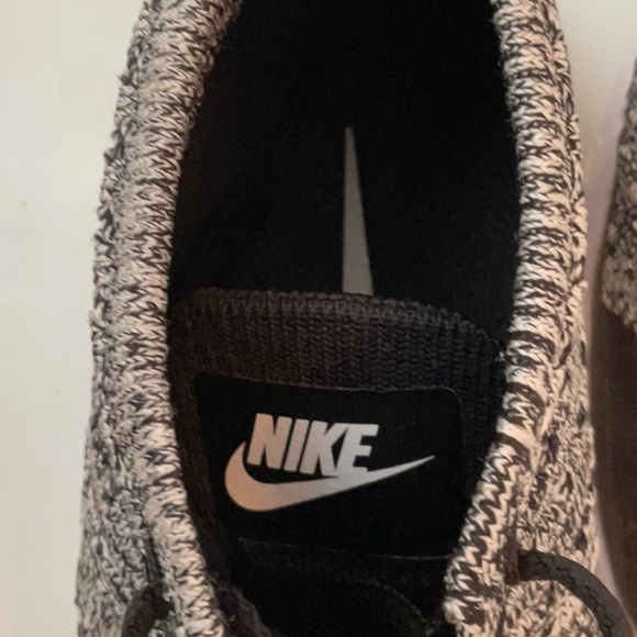 Nike Flyknit Chukka Golf Sneakers - Picture 4 of 10